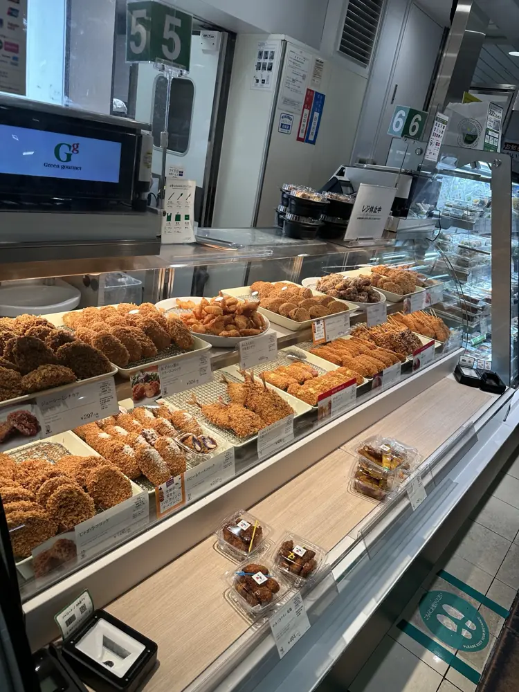 A fried food counter, perfectly organized